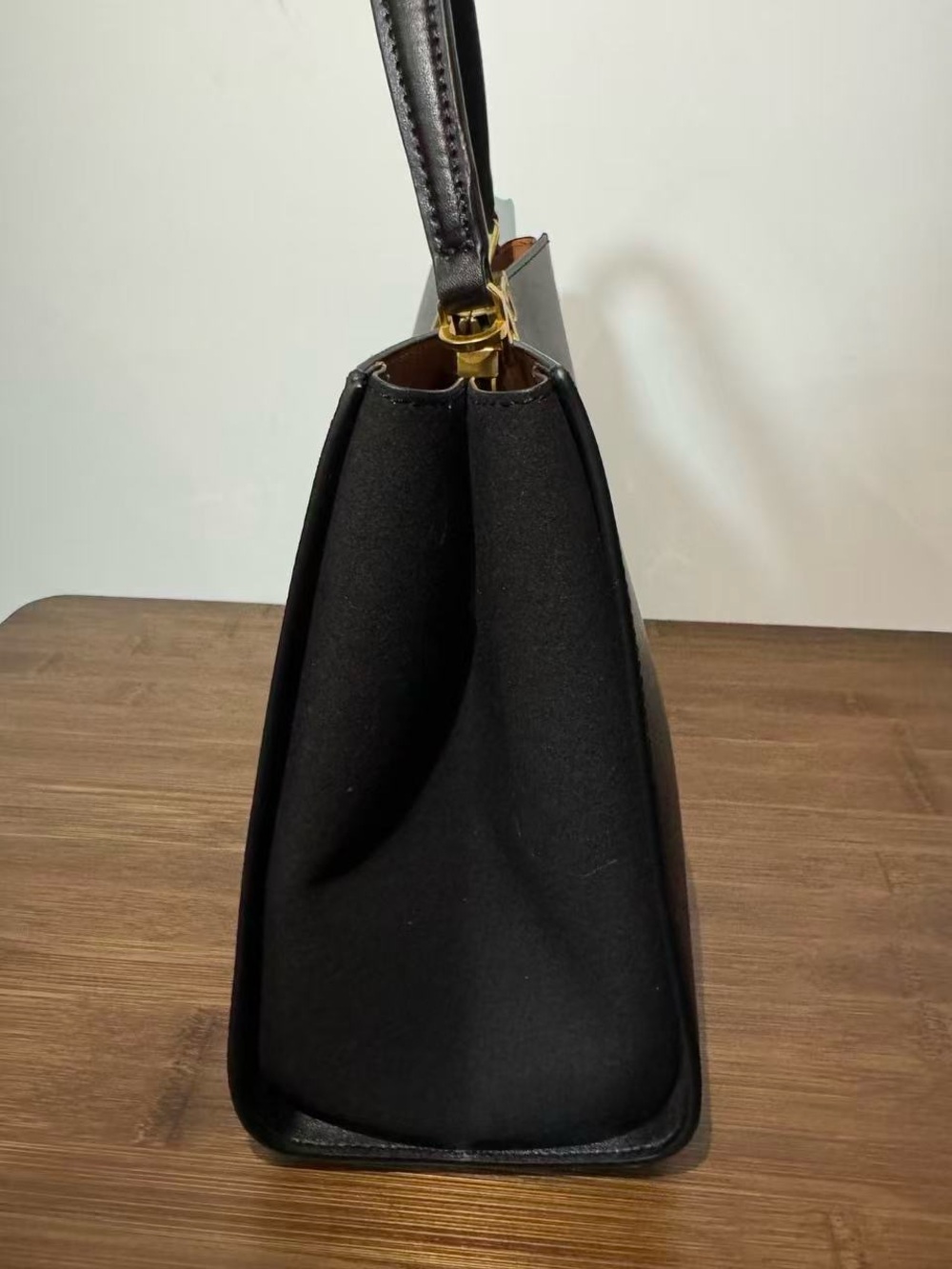 Tory Burch Black Leather Top Handle Satchel with Gold-Tone Logo - Picture 2 of 4